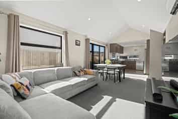 8 Founders Lane, Yaldhurst
