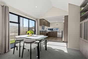 8 Founders Lane, Yaldhurst