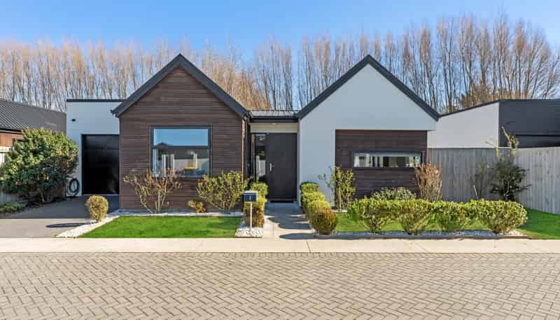 8 Founders Lane, Yaldhurst