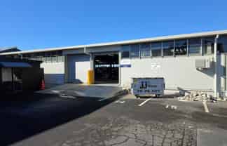 100% INDUSTRIAL WAREHOUSE IN WAIRAU
