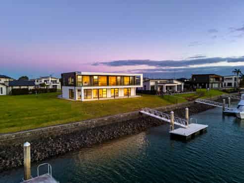 21 Fred Carr Place, One Tree Point