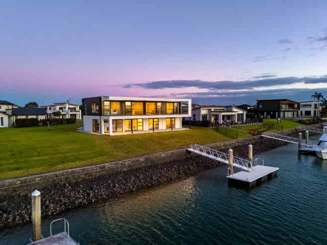 21 Fred Carr Place, One Tree Point