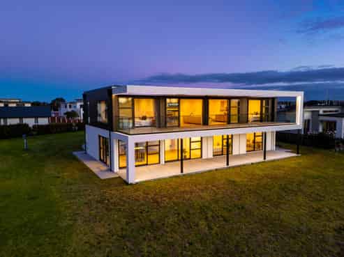 21 Fred Carr Place, One Tree Point