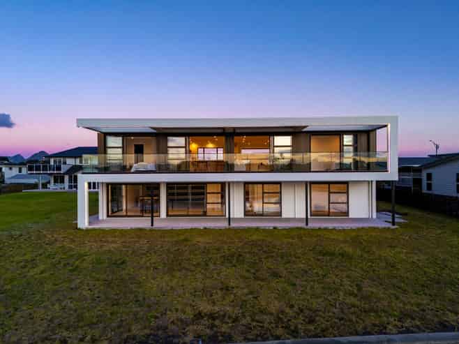 21 Fred Carr Place, One Tree Point