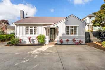 10A Ropata Avenue, Point England