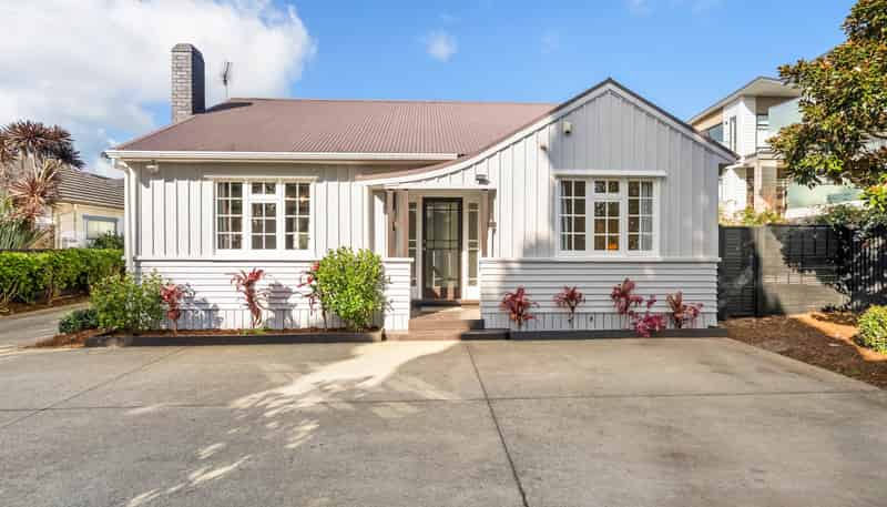 10A Ropata Avenue, Point England