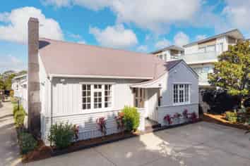10A Ropata Avenue, Point England