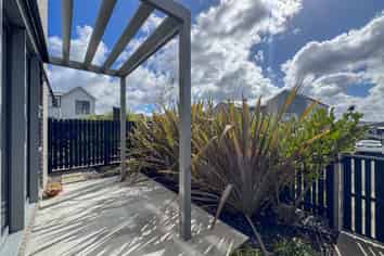 8 Tarakoi Road, Hobsonville