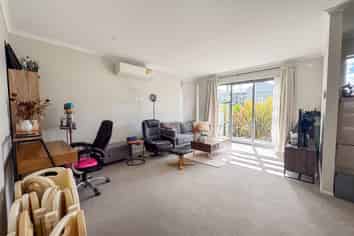 8 Tarakoi Road, Hobsonville