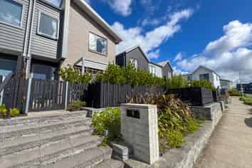 8 Tarakoi Road, Hobsonville