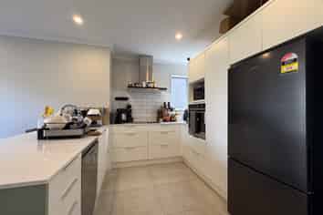 8 Tarakoi Road, Hobsonville