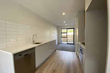4/33 Sladden Street, Naenae