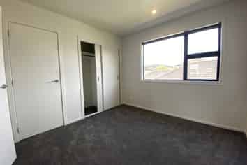 4/33 Sladden Street, Naenae