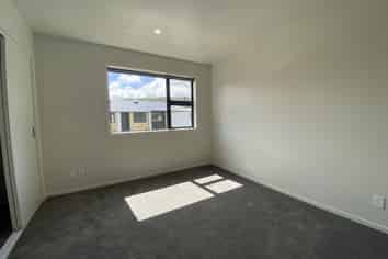 4/33 Sladden Street, Naenae