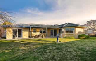 1 Ranfurly Terrace, Pyes Pa