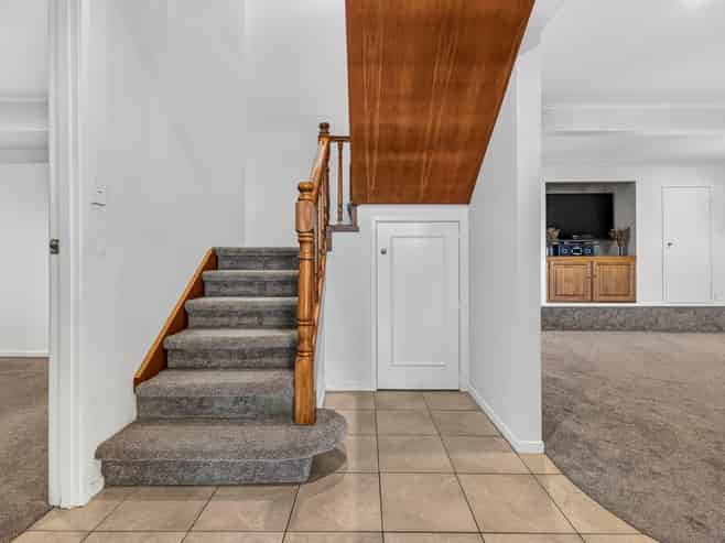 2/18A Robson Street, Mount Roskill
