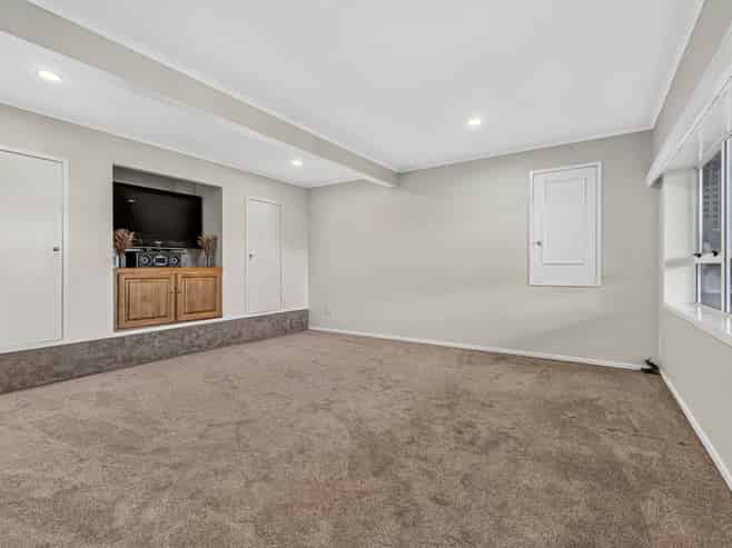 2/18A Robson Street, Mount Roskill