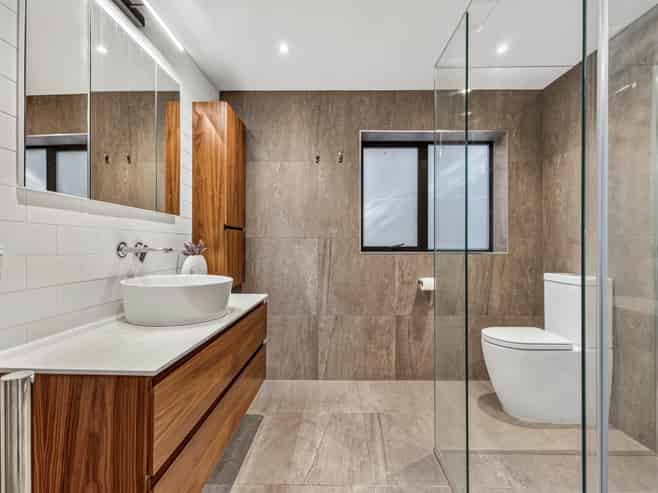 2/18A Robson Street, Mount Roskill