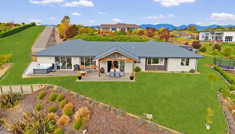 53 Galeo Road, Redwood Valley