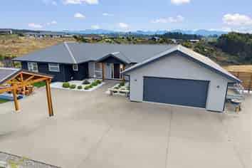 53 Galeo Road, Redwood Valley