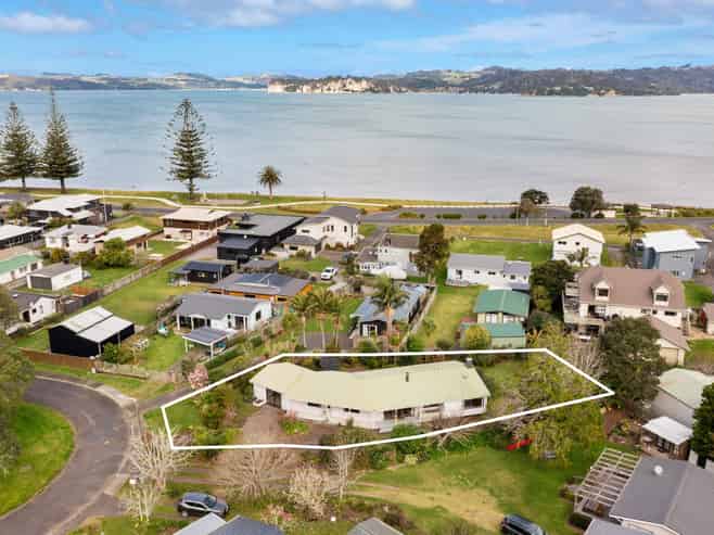 8 Parkland Place, Whitianga