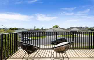 4/8 Baird Street, Howick