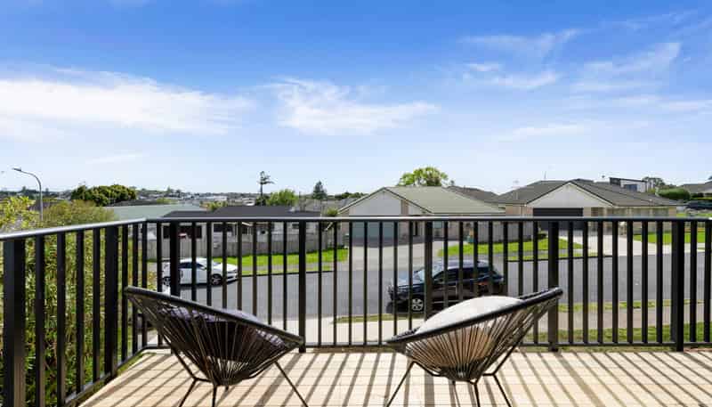 4/8 Baird Street, Howick