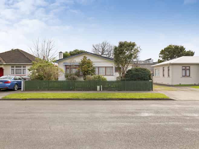 54 Miro Street, Takaro
