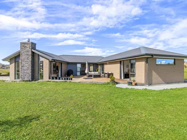 21 Copper Beech Road, Woodend