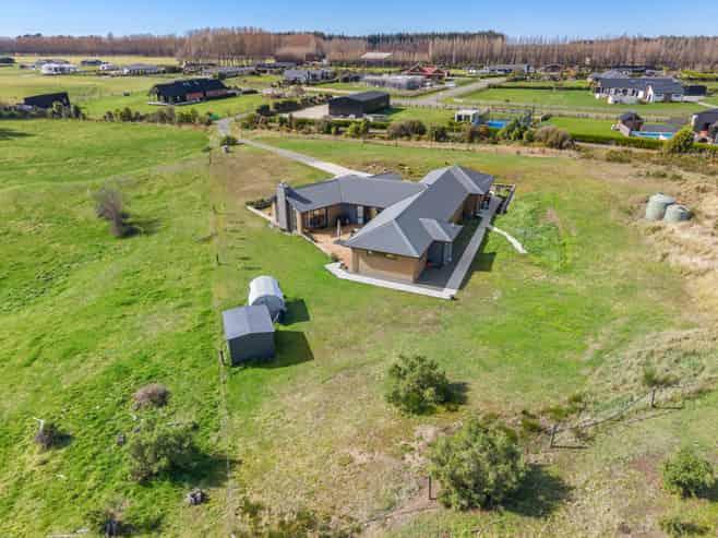 21 Copper Beech Road, Woodend