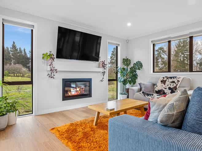 21 Copper Beech Road, Woodend
