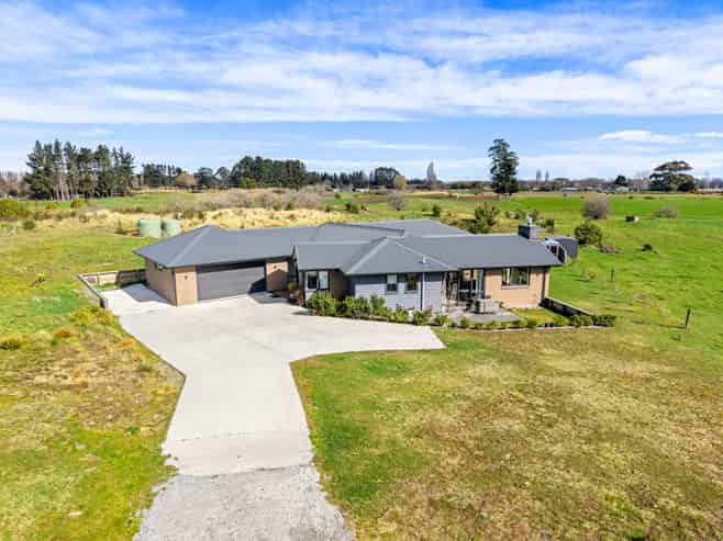 21 Copper Beech Road, Woodend