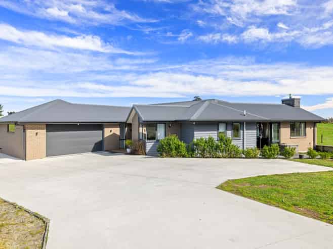 21 Copper Beech Road, Woodend