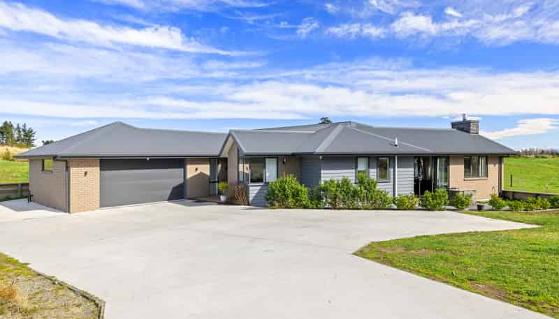 21 Copper Beech Road, Woodend
