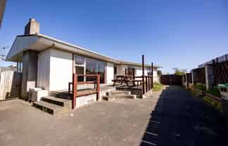 8 Foster Terrace, Onekawa