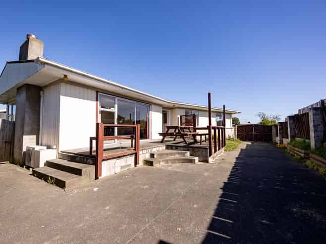 8 Foster Terrace, Onekawa