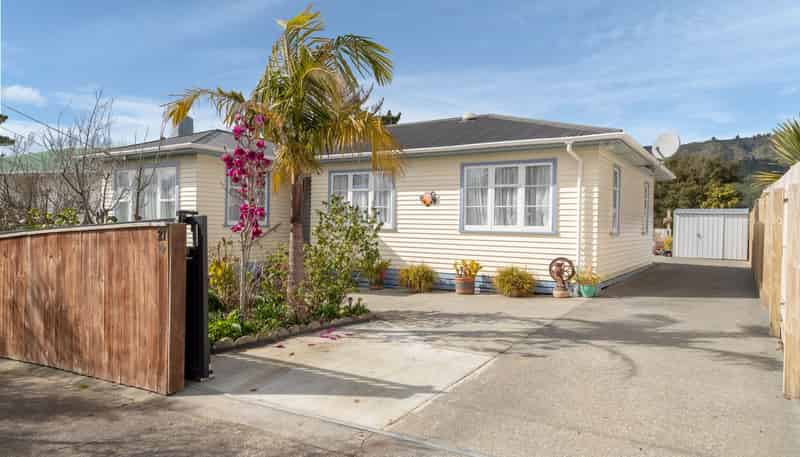 27 Amundsen Grove, Stokes Valley