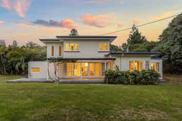 1 Raeburn Lane , Raumati Beach