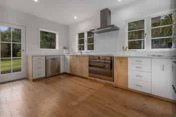 1 Raeburn Lane , Raumati Beach