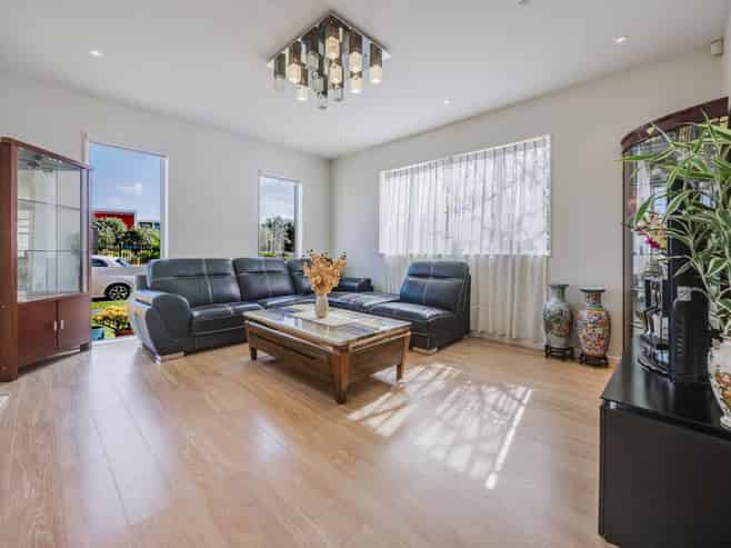 10 Helianthus Avenue, Flat Bush