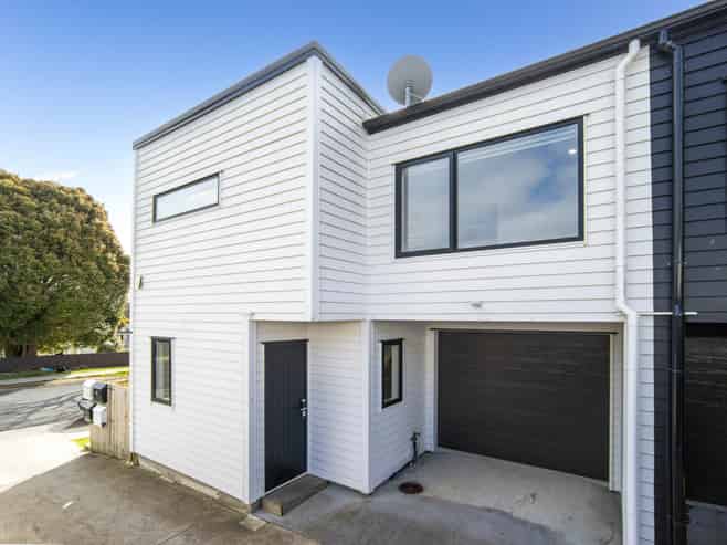 8A Hobart Crescent, Manurewa