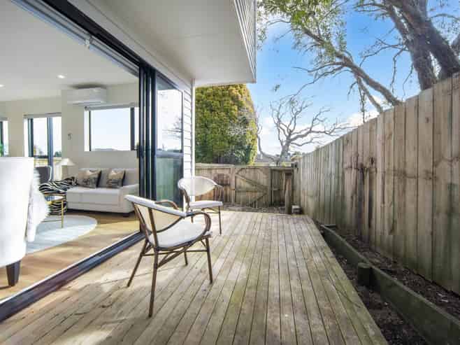 8A Hobart Crescent, Manurewa