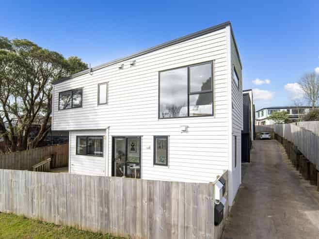 8A Hobart Crescent, Manurewa