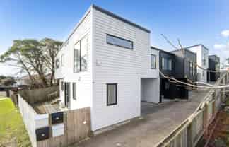 8A Hobart Crescent, Manurewa