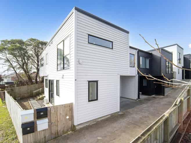 8A Hobart Crescent, Manurewa