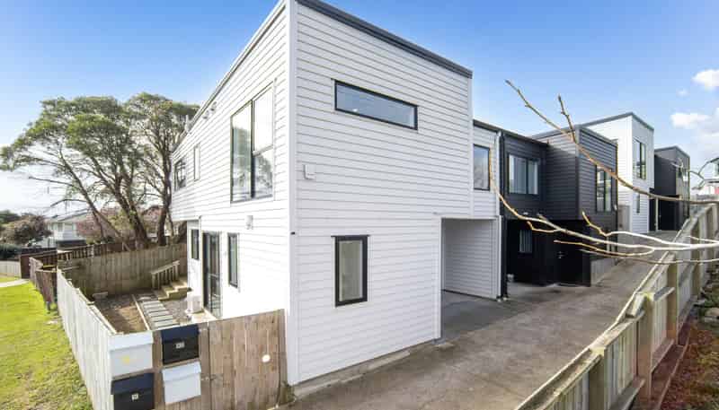 8A Hobart Crescent, Manurewa