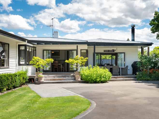 92 Hill Road, Twyford