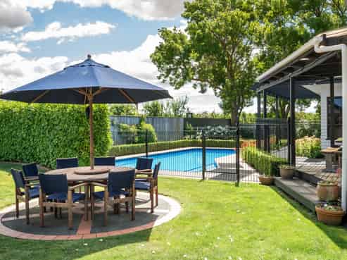 92 Hill Road, Twyford