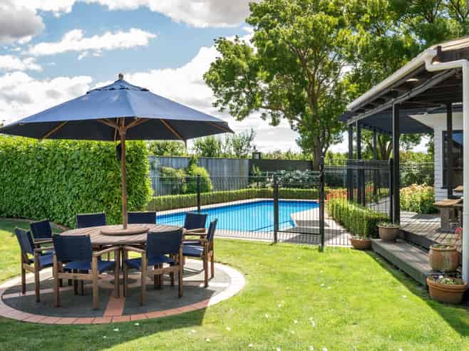 92 Hill Road, Twyford