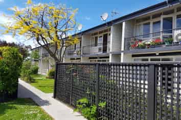 12-1054 Colombo Street, Saint Albans